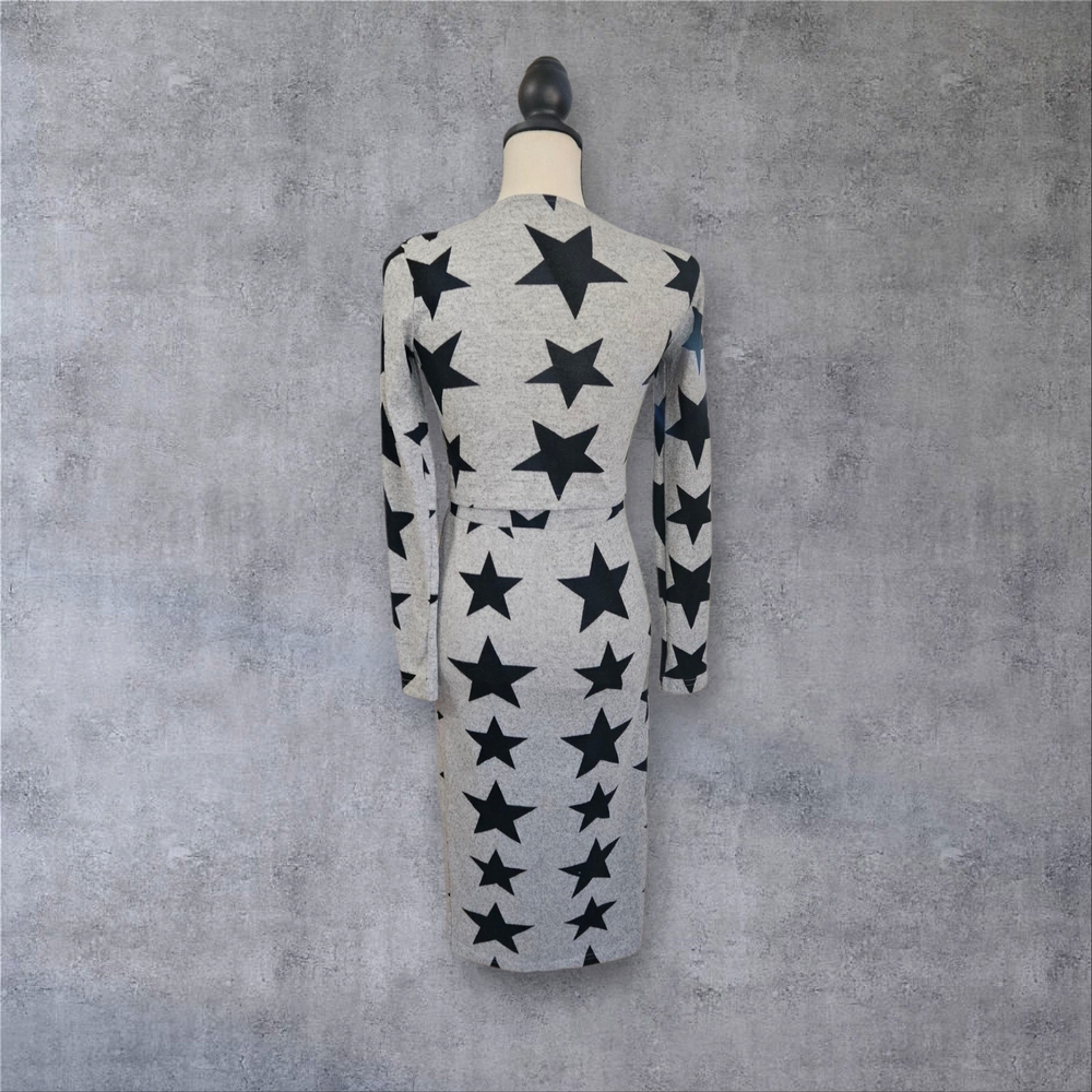 Star Patterned Gray Skirt Set - Picture 3 of 10